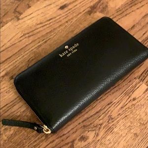Kate Spade pebble leather wallet in black!